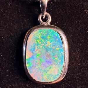 Super high quality 3.85 carat Australian crystal opal pendant Coober Pedy